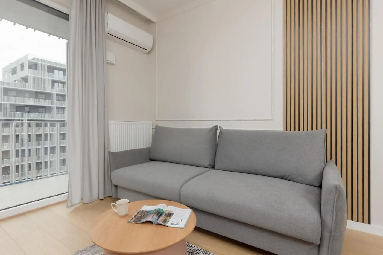 Wola Spacious Flat With Air Conditioning & Balcony By Noclegi Renters ワルシャワ アパート