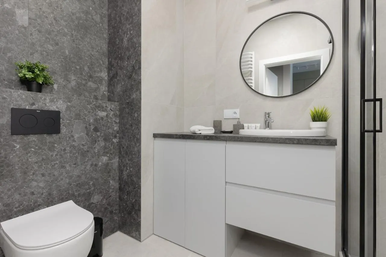 Wola Spacious Flat With Air Conditioning & Balcony By Noclegi Renters Warsaw 0*,